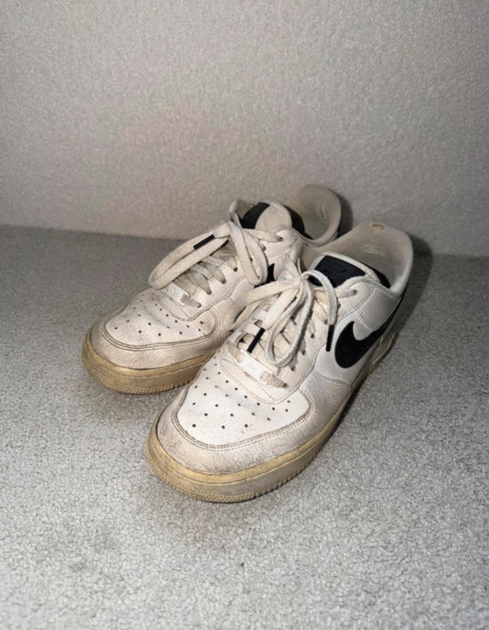Nike Air force; sehr häufig getragen; schwarzes Nike Zeichen; 39