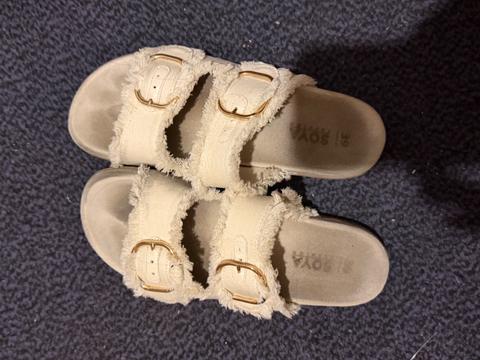 Getrangende Schlappen Size 38