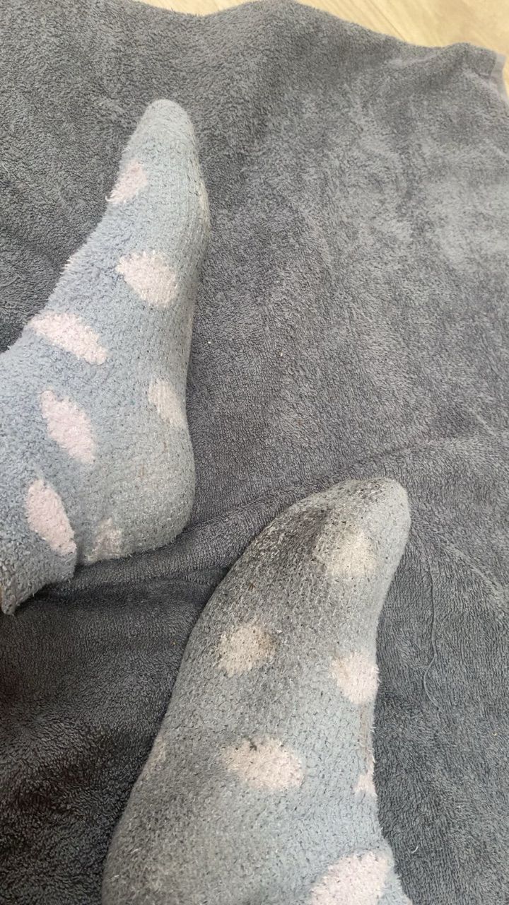 Sichtbar Getragen Socken seit 3 Tagen von weiblichen jungen Füßen  Size S