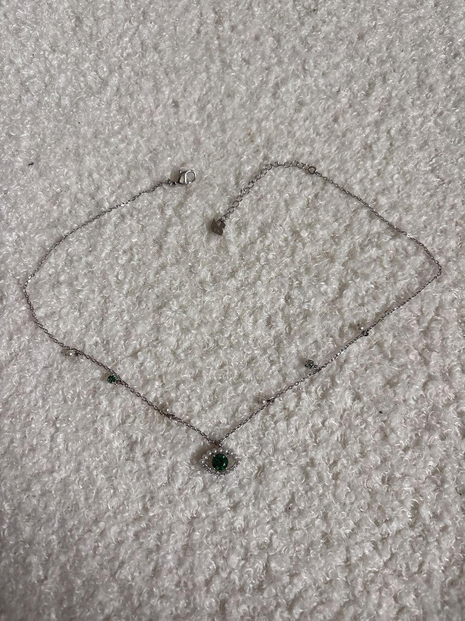 Swarovski  Silberne Swarovski Kette mit grünen Auge 