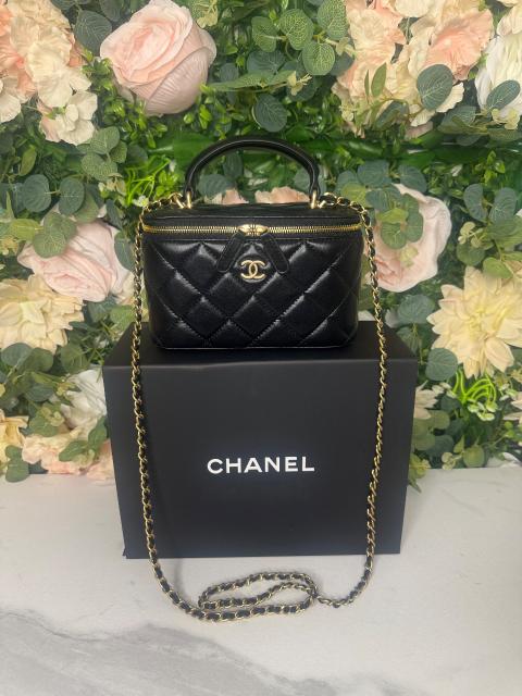 Ohne Marke Kleine Tasche mit goldenen Details