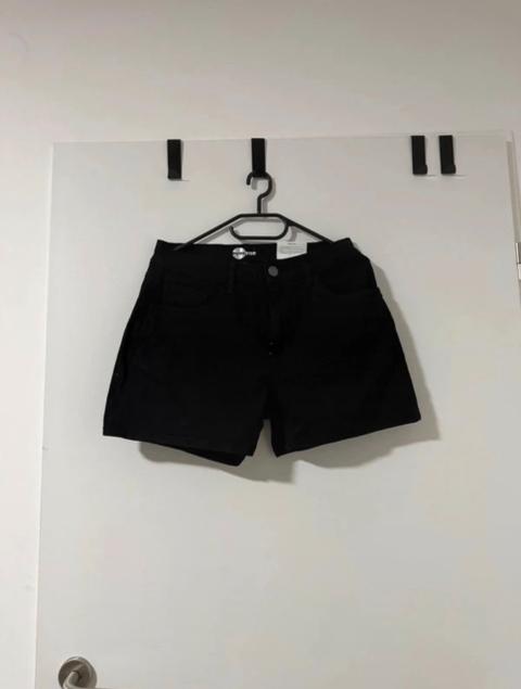 Kik Shorts Size M