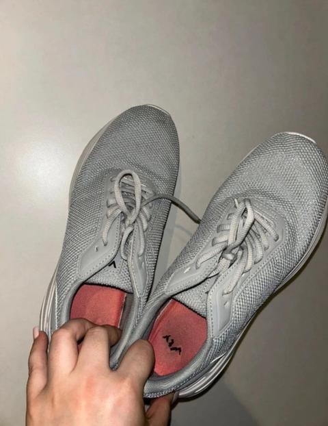 Ohne Marke Gut getragene Sportschuhe von Deichmann Size 42