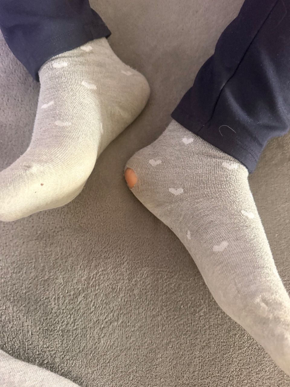 Socke mit Loch 
