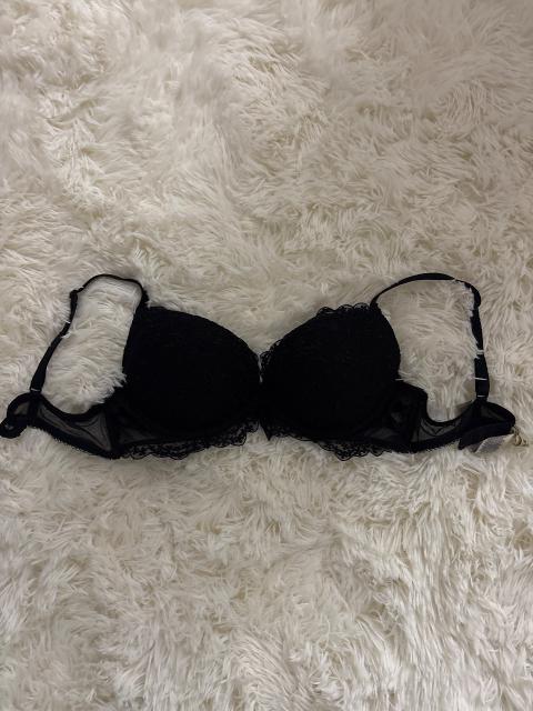 New Yorker Schwarze getragene BH Size S