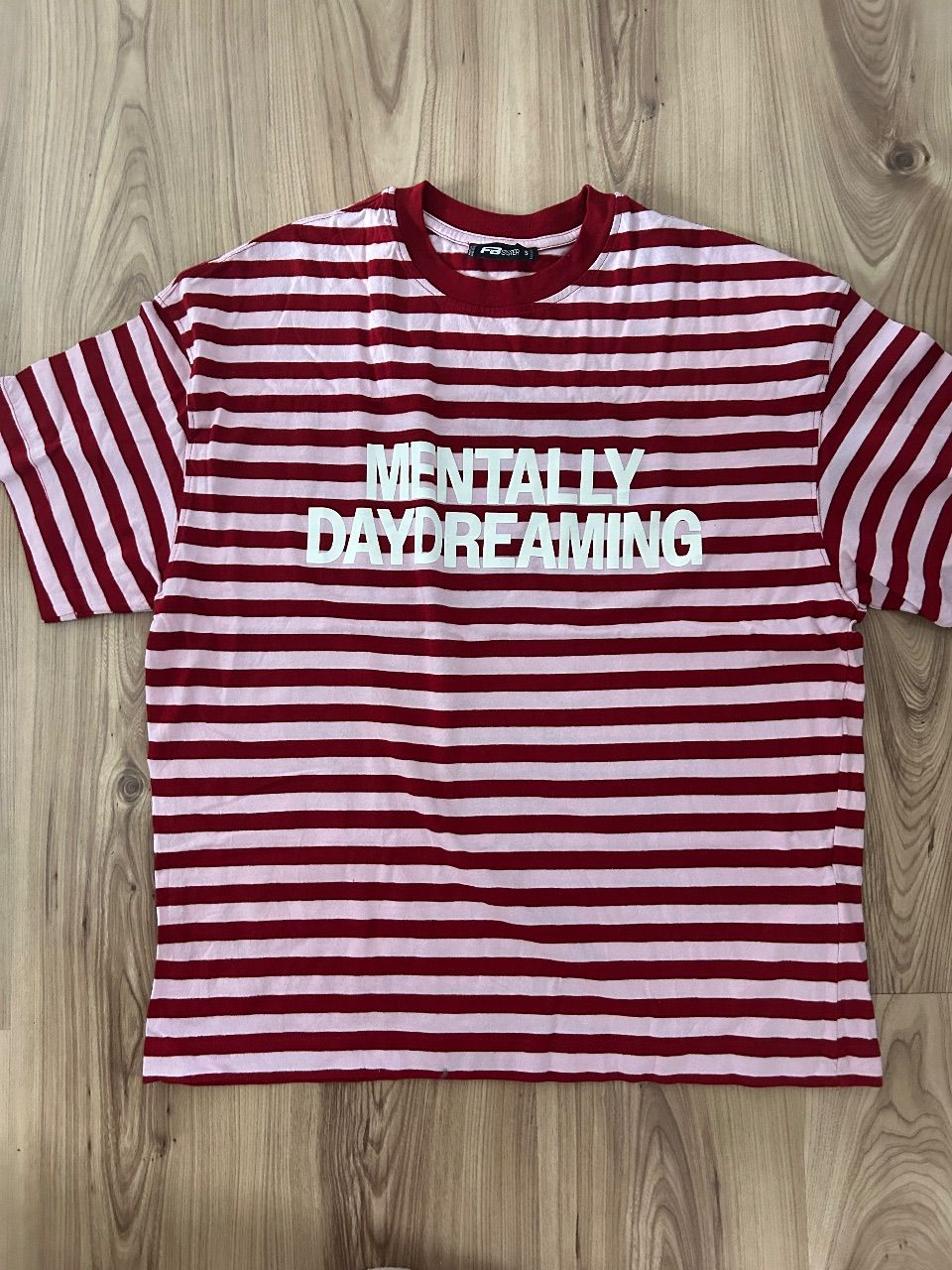 Ohne Marke Rot-weiß gestreiftes T-Shirt mit Print - Größe S Size S