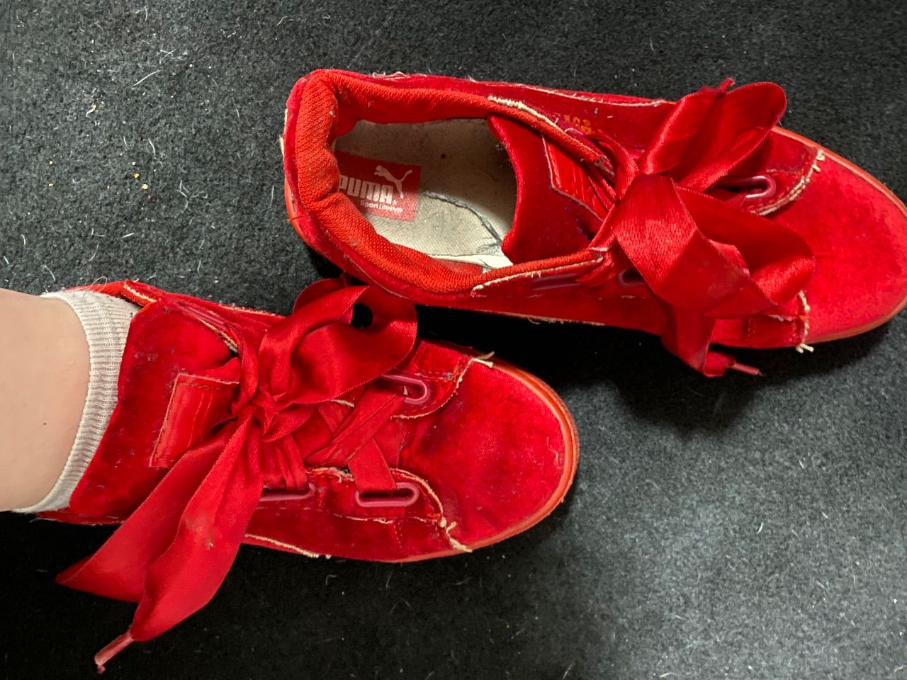 Getragene Puma Schuhe 