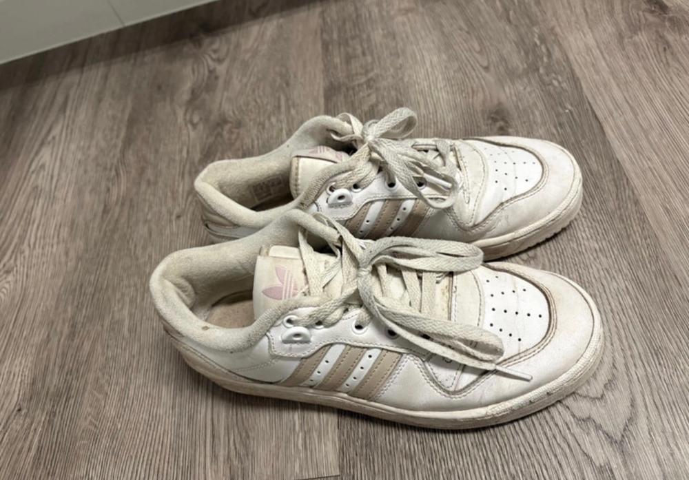 Adidas Schuhe sehr gerne getragen