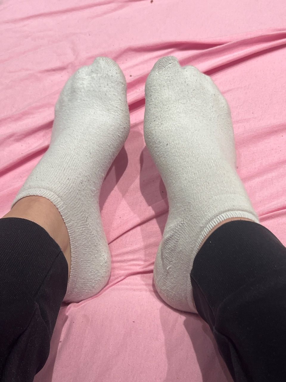 Weiße getragene Socken
