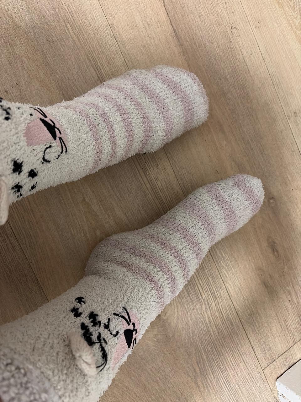 flauschige Socken, getragene Socken