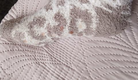 Ohne Marke Getragene Kuschelsocken.