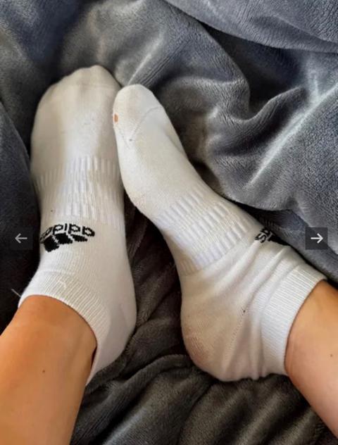 Adidas getragene Socken mit Löchern von Adidas Size 39