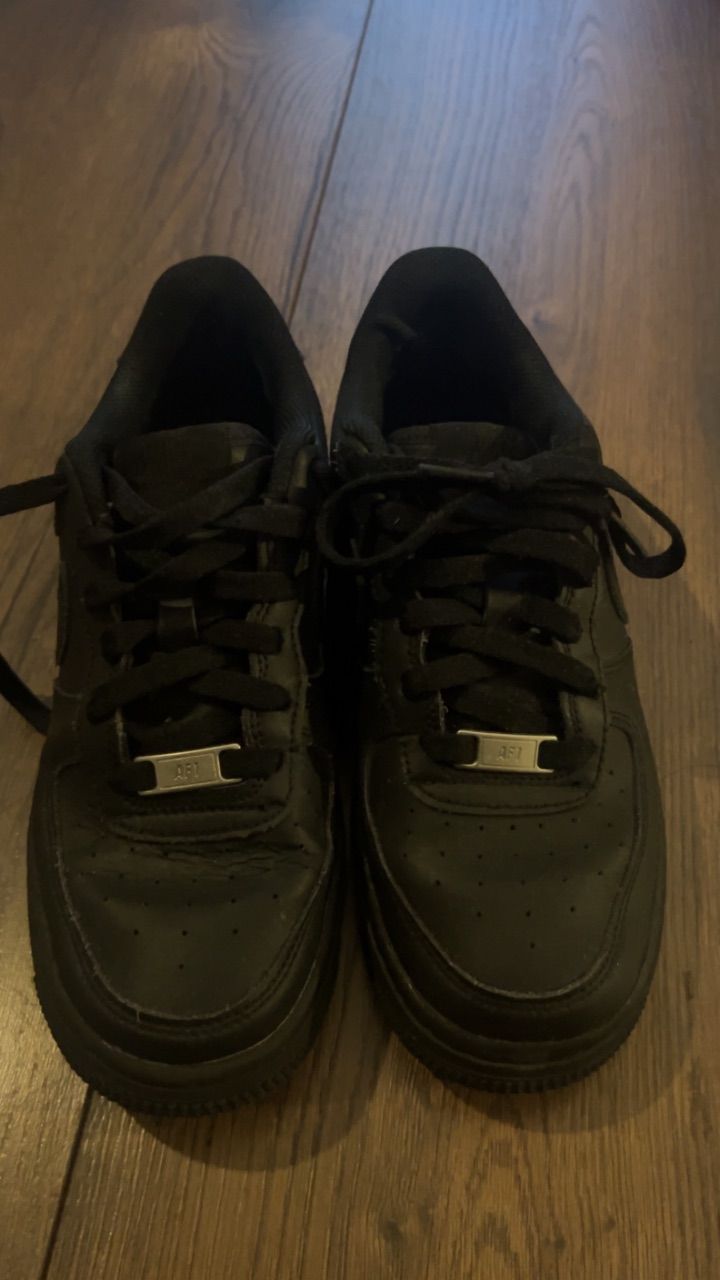 Schwarze Nike Air Force oft getragen 37,5  