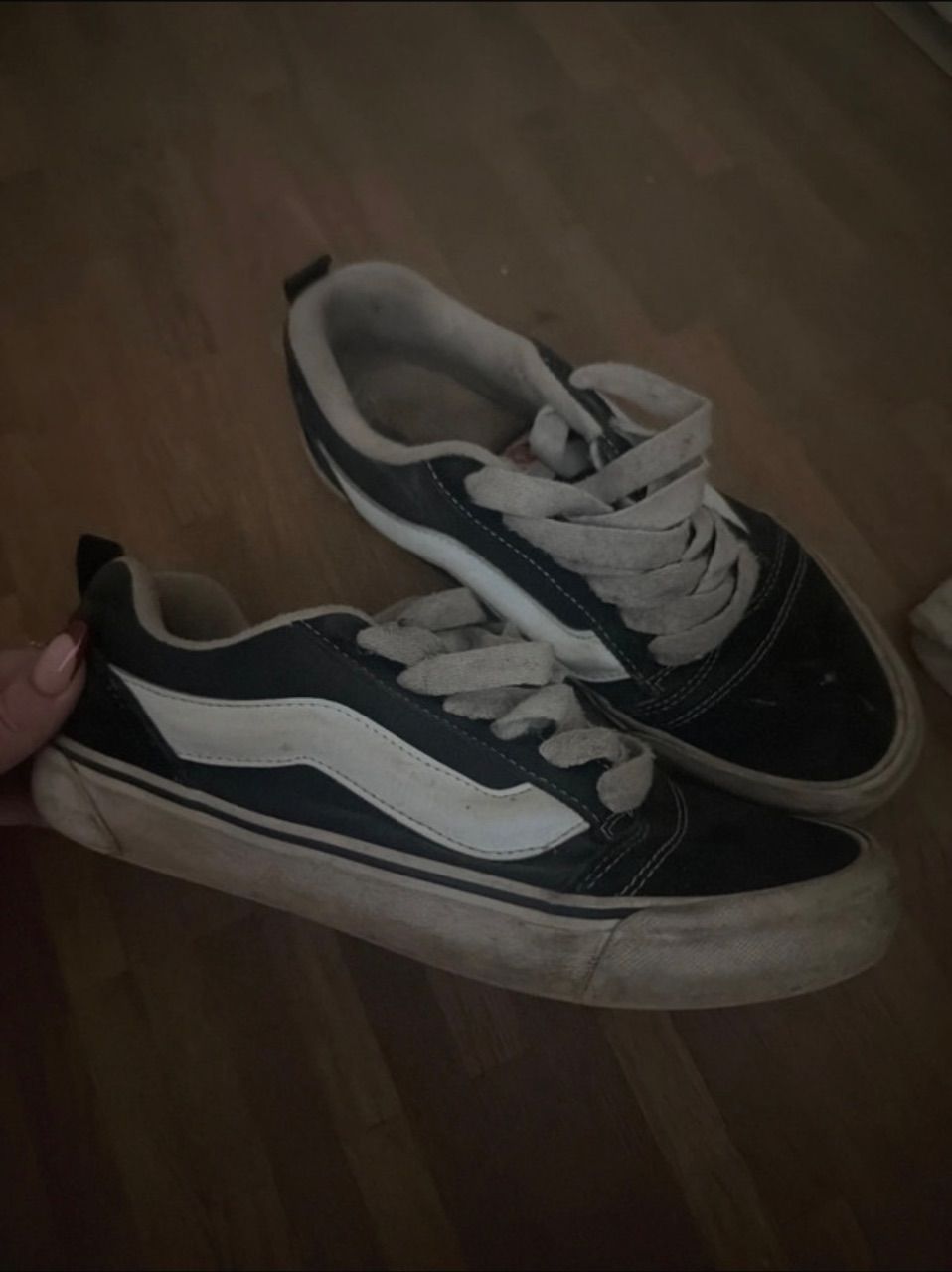 Stark abgenutzte Sneaker