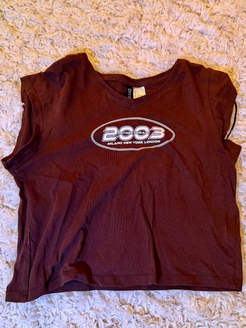 H&M Shirt mit „2003“ Print Size S