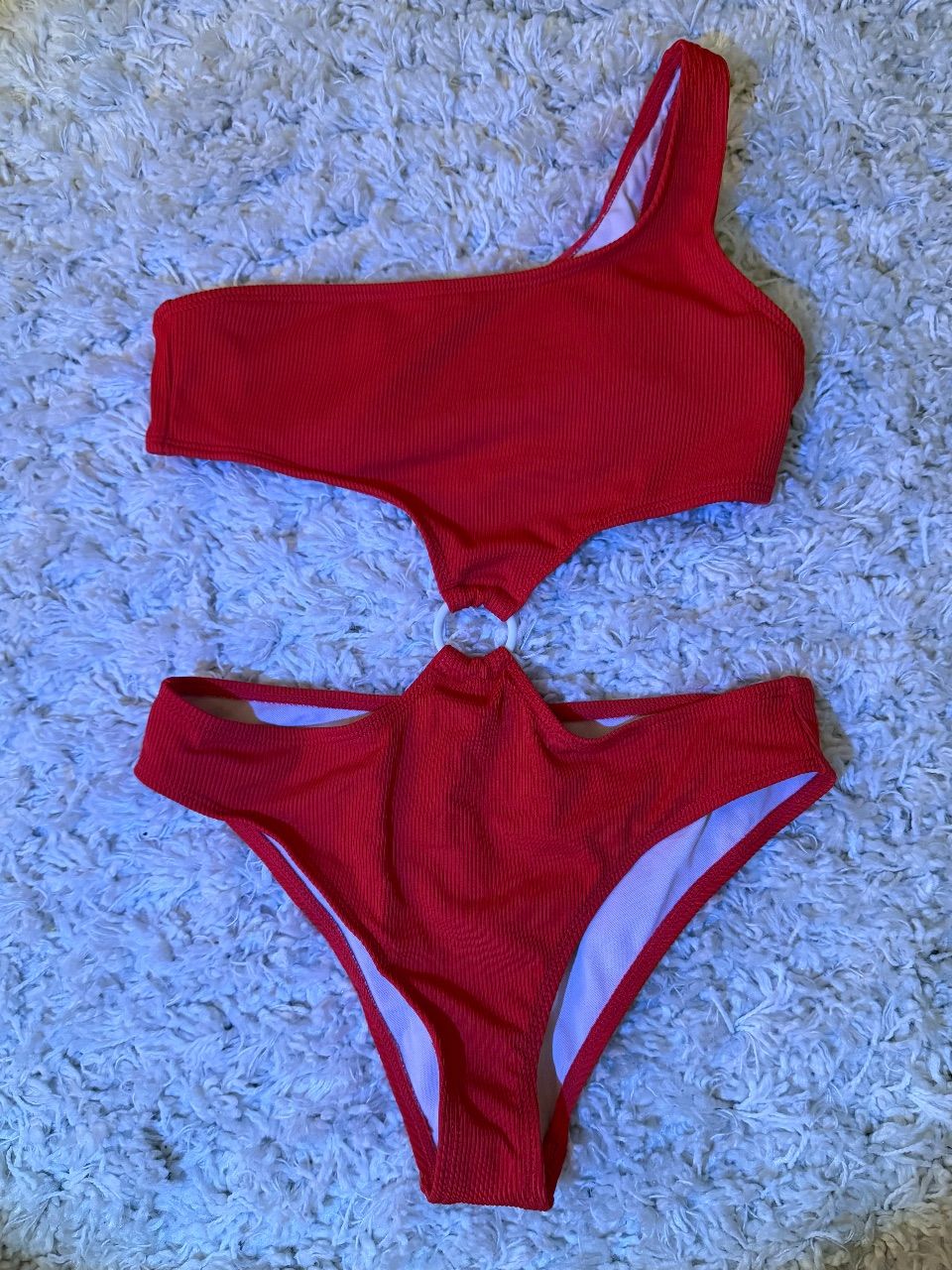 Roter Badeanzug 
