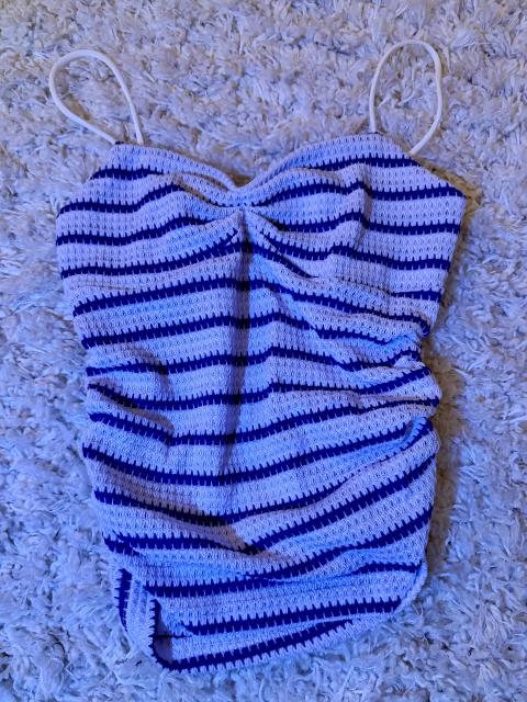 Kurzes gestreiftes Top Size S