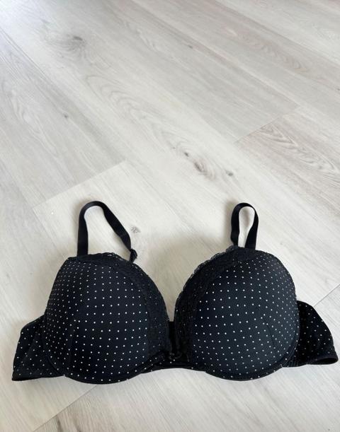 Schwarzer BH mit weißen Punkten und Spitze Size L