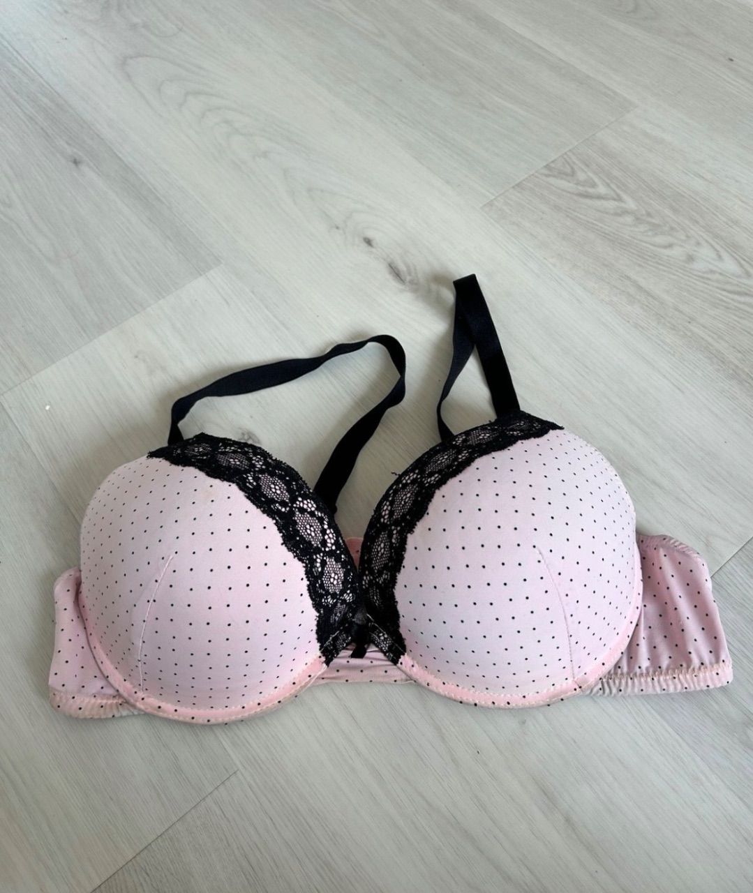 New Yorker  Rosa BH mit schwarzen Punkten und Spitze Size L