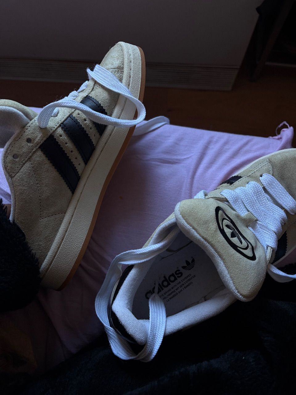 Getragene Sportschuhe