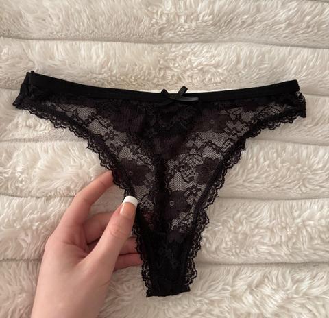 Ohne Marke getragener Slip/ Tanga