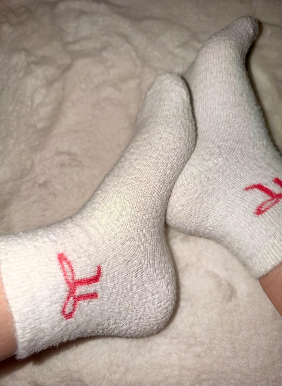 weiße socken mit pinker schleife