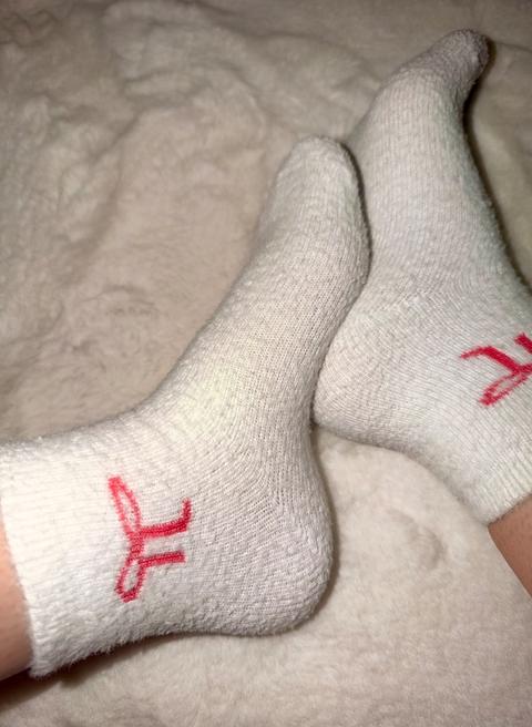 weiße socken mit pinker schleife