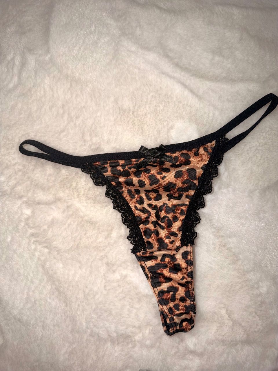 Schwarzer Leo-string  Size XS