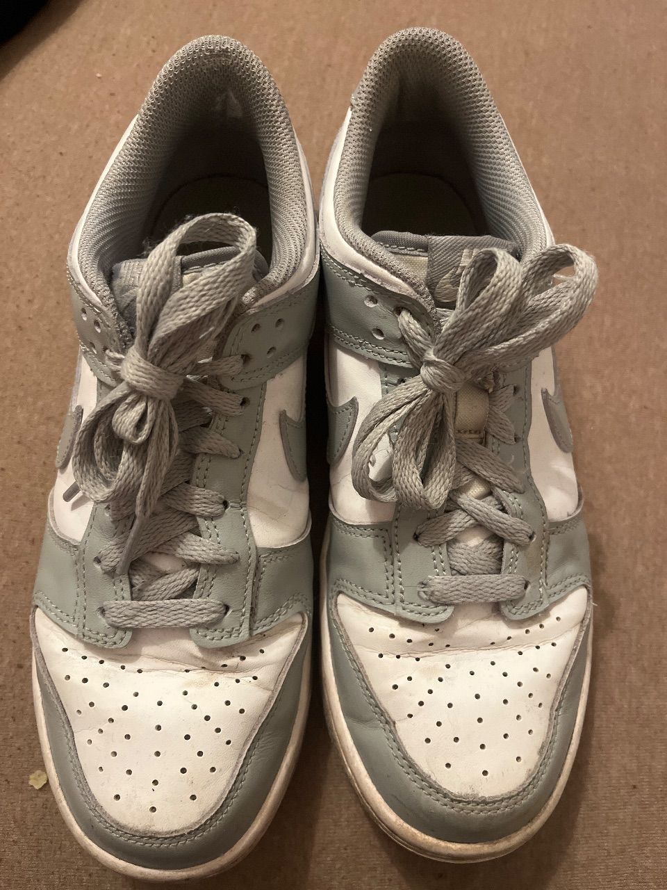 Getragene Nike Schuhe 