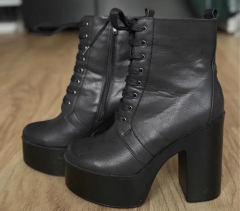 Getragene schwarze Plateau-Stiefel mit Blockabsatz 🖤👢