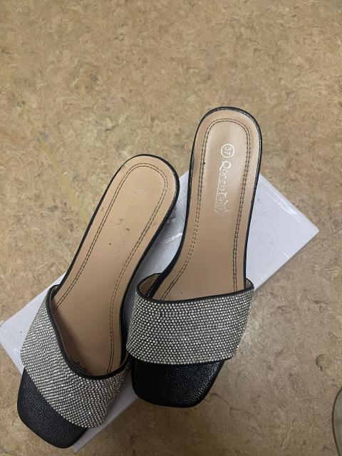 SHEIN Schwarze Schuhe mit Absatz Size 37