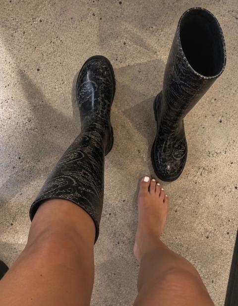 🖤 Schwarze gemusterte Overknee-Stiefel – getragen & intensiv duftend 👢
