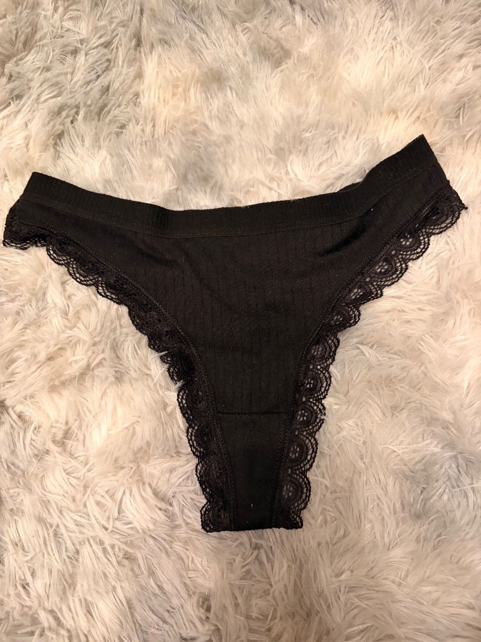 Schwarzer Tanga mit Spitze ☺️ Size S