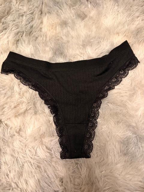 Schwarzer Tanga mit Spitze ☺️ Size S