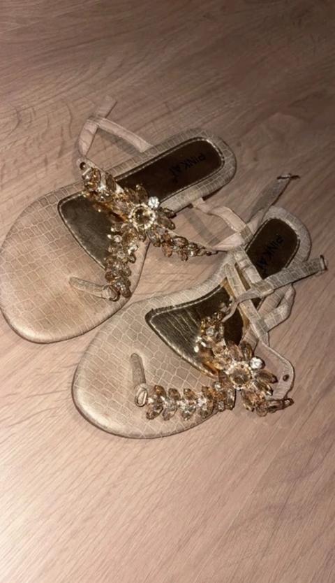 Worn slippers Size 37