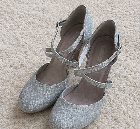 Living Updated  Silberne Glitzer Absatzschuhe  Size 40