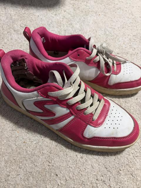 Alte getragene Frauen Schuhe