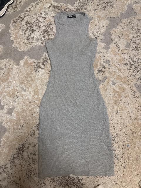 Grauer Kleid