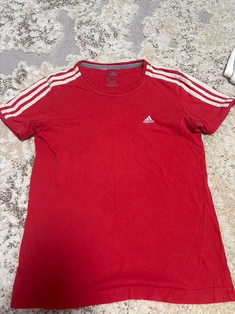 Roter Adidas T-Shirt