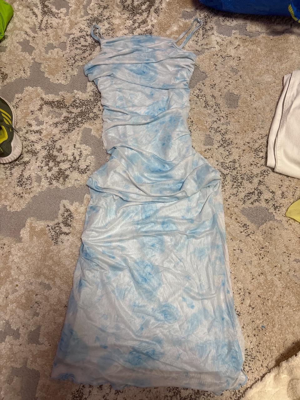 Blauer Sommerkleid