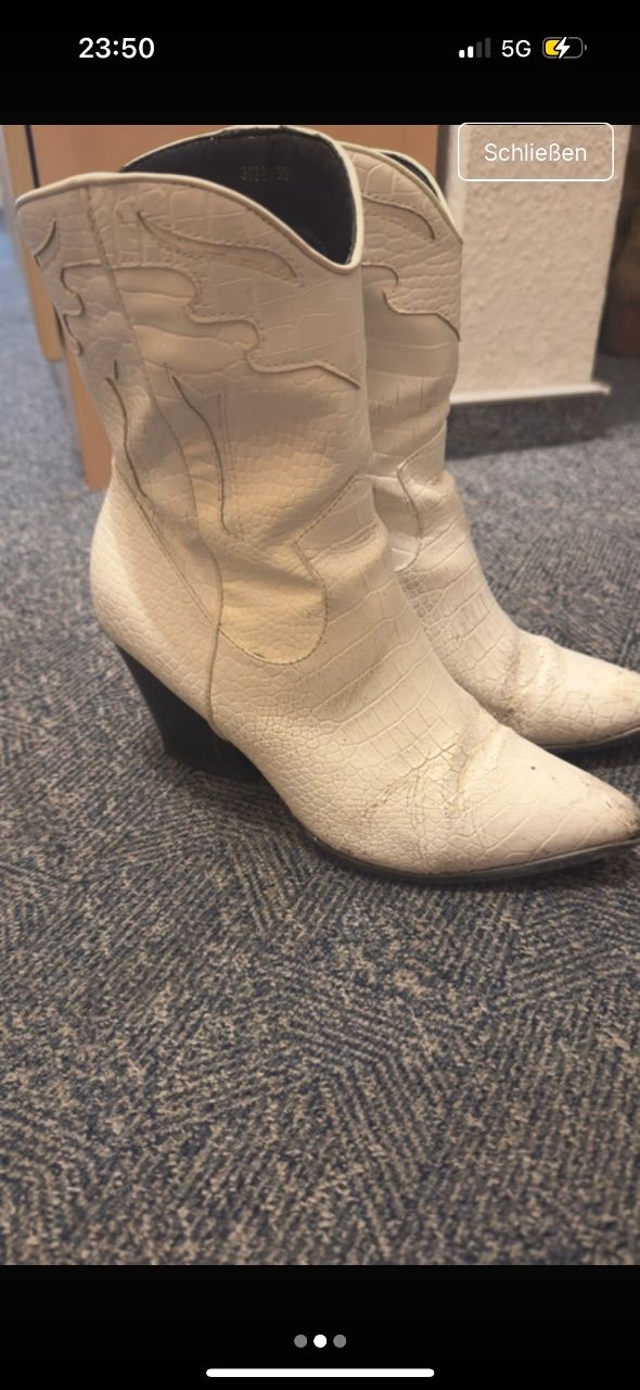 Weiße Stiefel