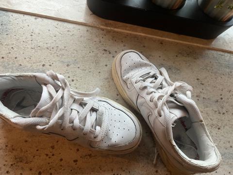Getragene Laufschuhe
