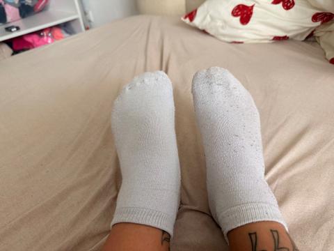 Ich verkaufe getragene Socken