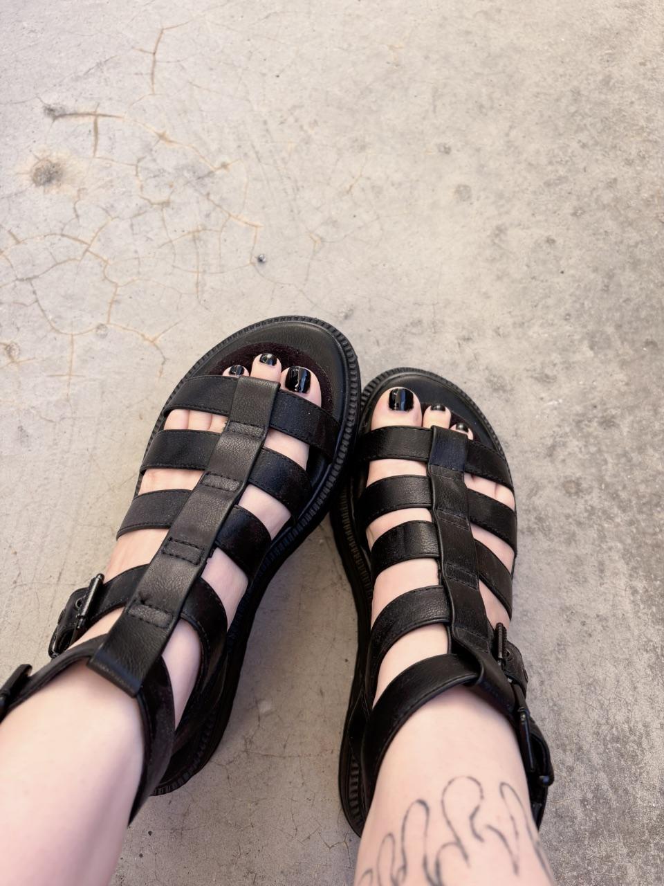 Getragene Sandalen