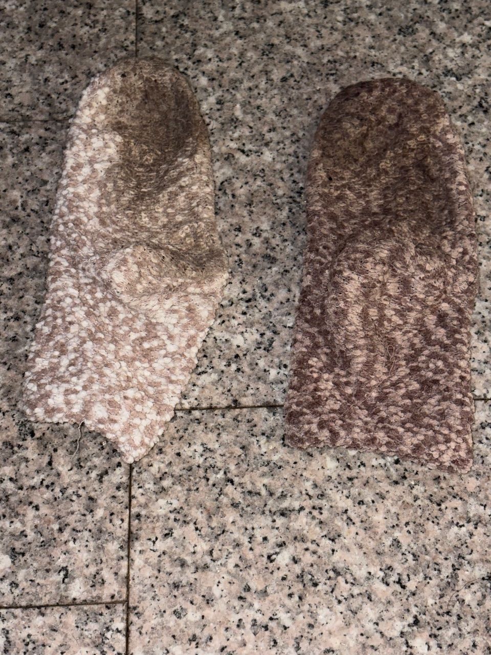 Ohne Marke Verkaufe zwei farblich Unterschiedliche gern getragene Kuschelsocken