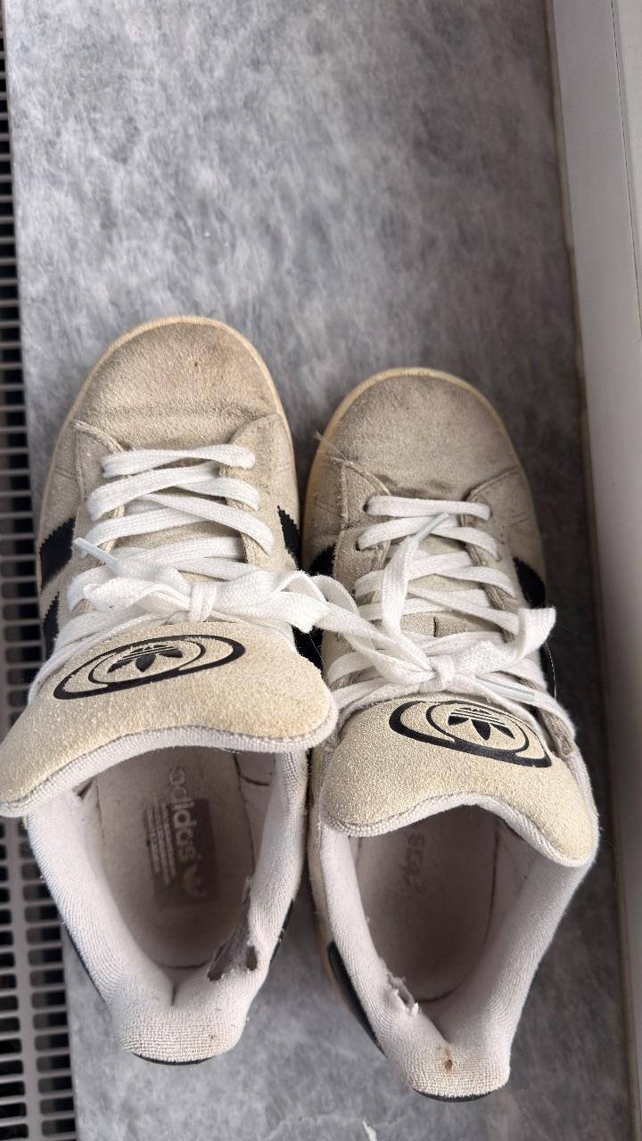 Alte kaputte Schuhe
