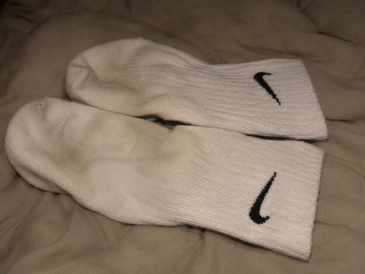 Nike Weiße durchgeschwitzte Nike Socken 