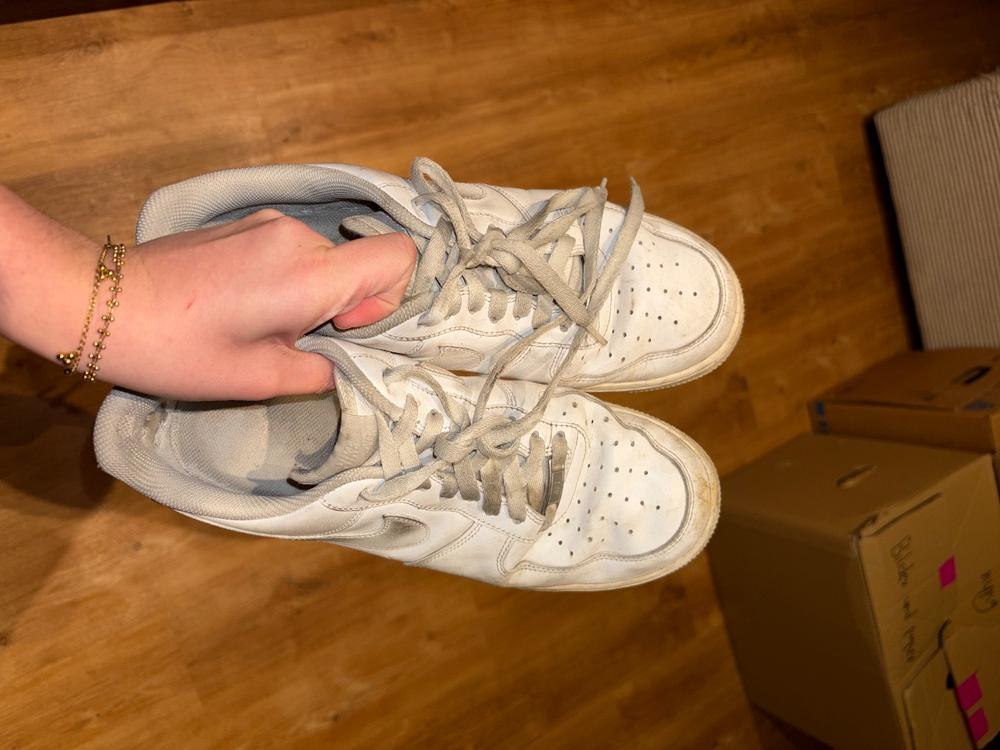 Getragene weiße Nike Airforce 1