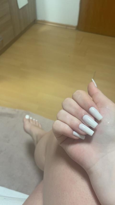 Fuß + Nagelbild mit video