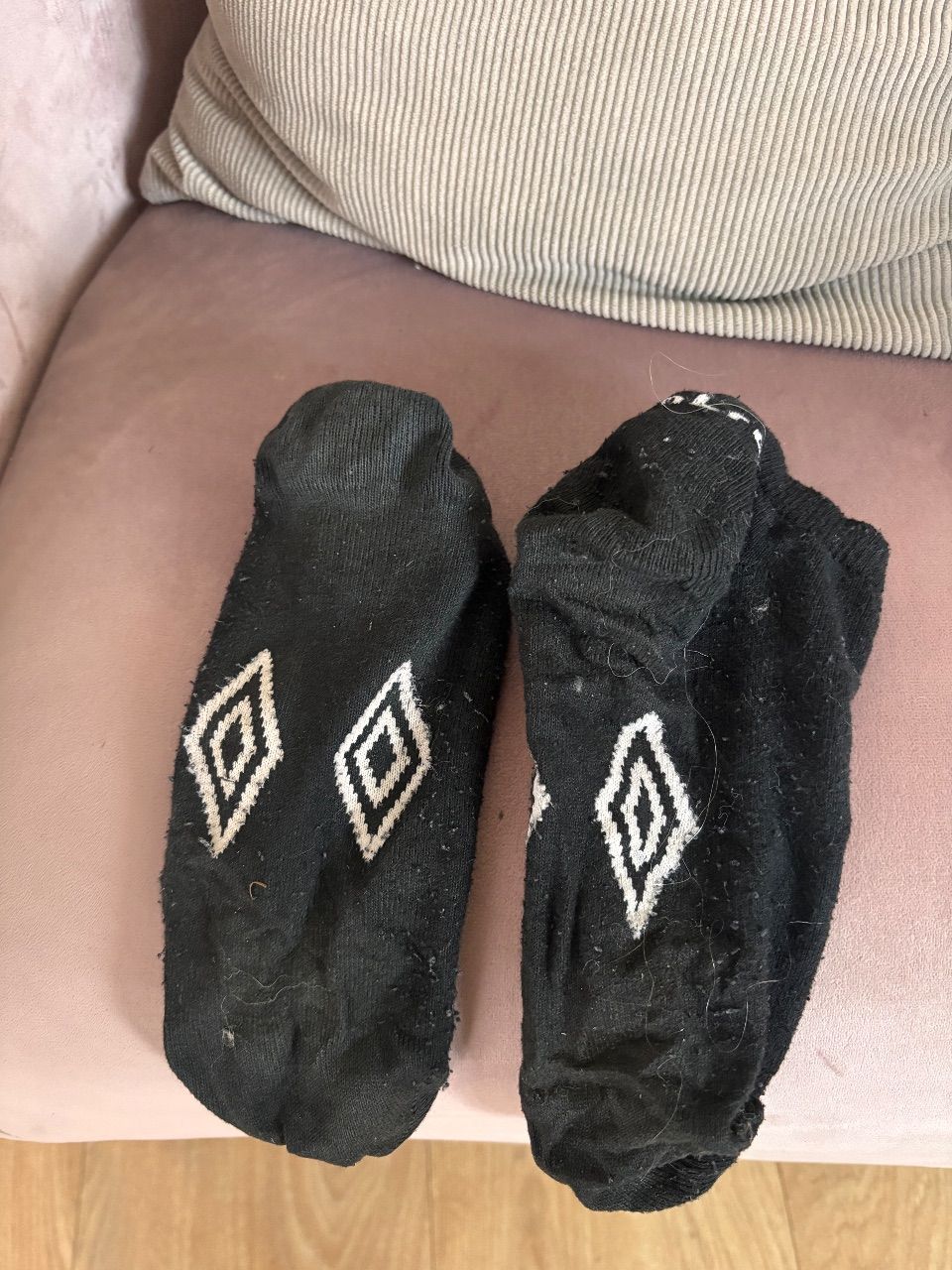 Schwarze Socken nach einem Arbeitstag und Sport  Size L